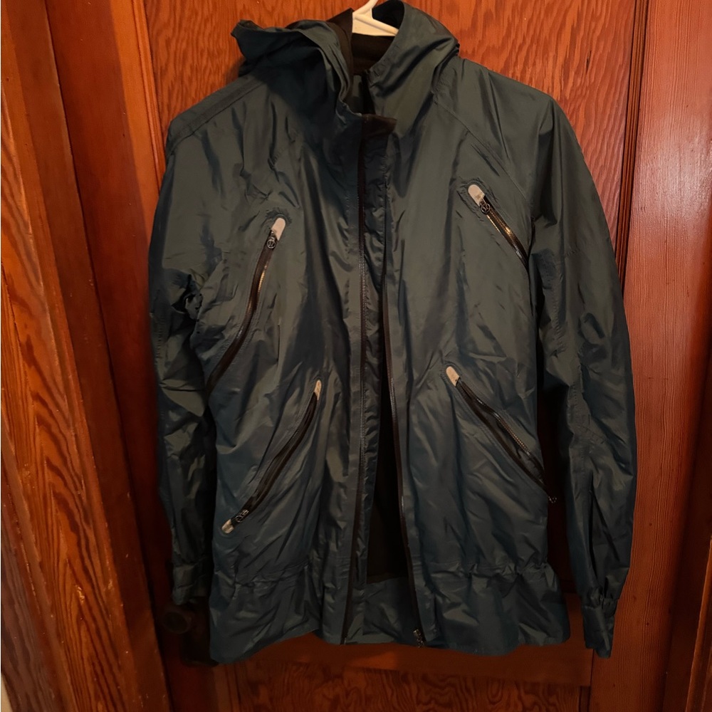 Lululemon women’s rain coat
